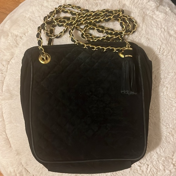 Black suede quilted shoulder bag EUC - Picture 2 of 4